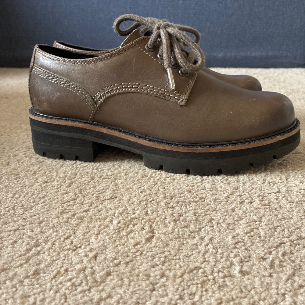 Clarks olive green lug sole shoes